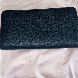 Like new Tory Burch Mcgraw wallet!!!